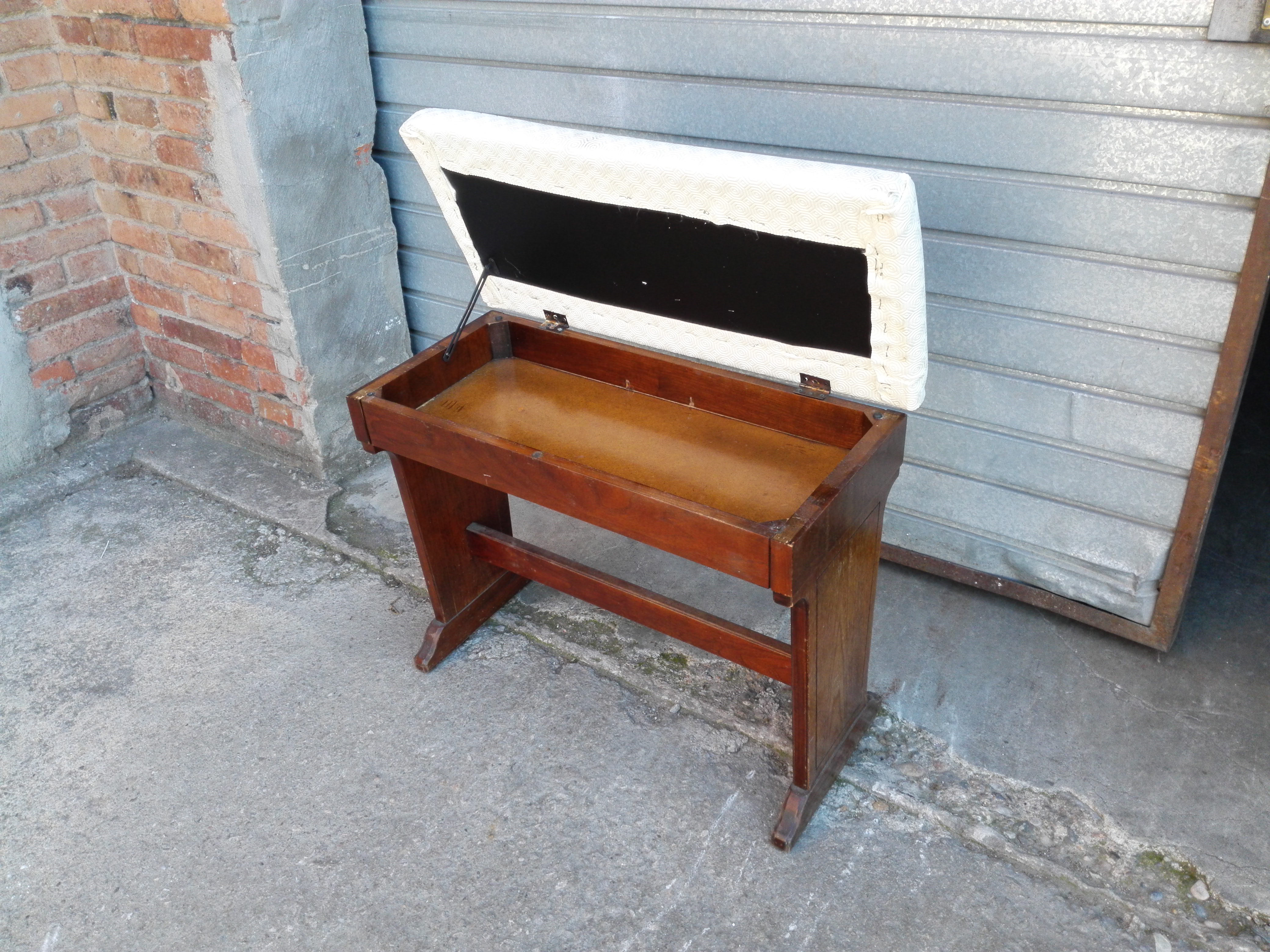 banqueta piano madera 60x73.5x34 1u